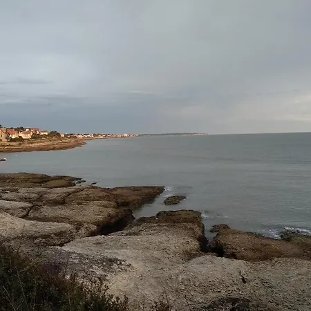 Hébergement de vacances Maison Bord De Mer Vieux Chapus + Dépendance *