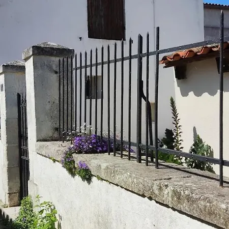 Hébergement de vacances Maison Bord De Mer Vieux Chapus + Dépendance
